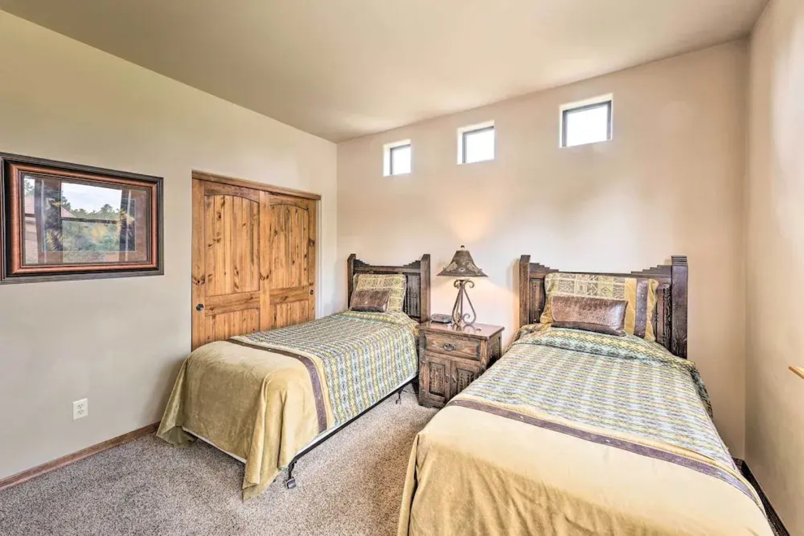 Unwind Fireside: Dog-friendly Show Low Townhome!