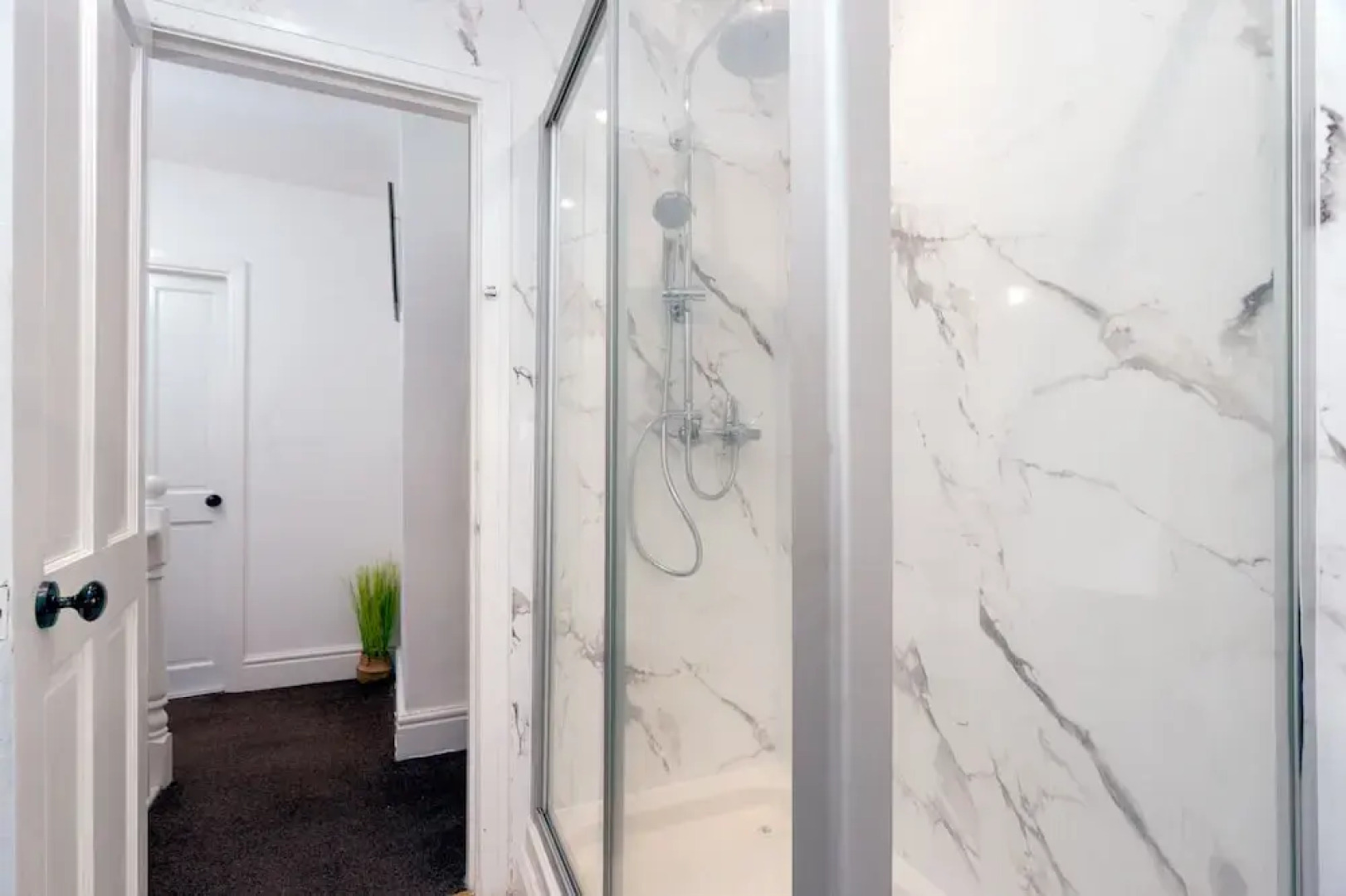 Cosy Cottage - Sleeps 6, Parking & Pet Friendly!