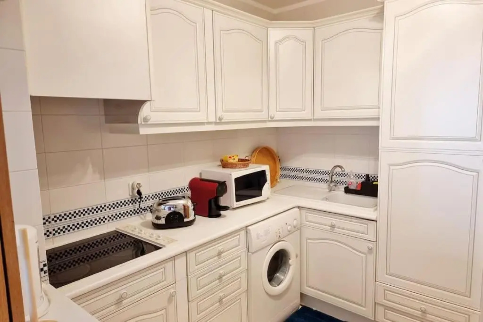 Tivoli Apt8 with Pool&Garage