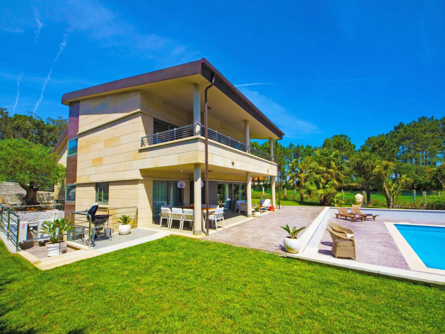 Beautiful Villa With Pool and sea Views and Only 400m From the Beach