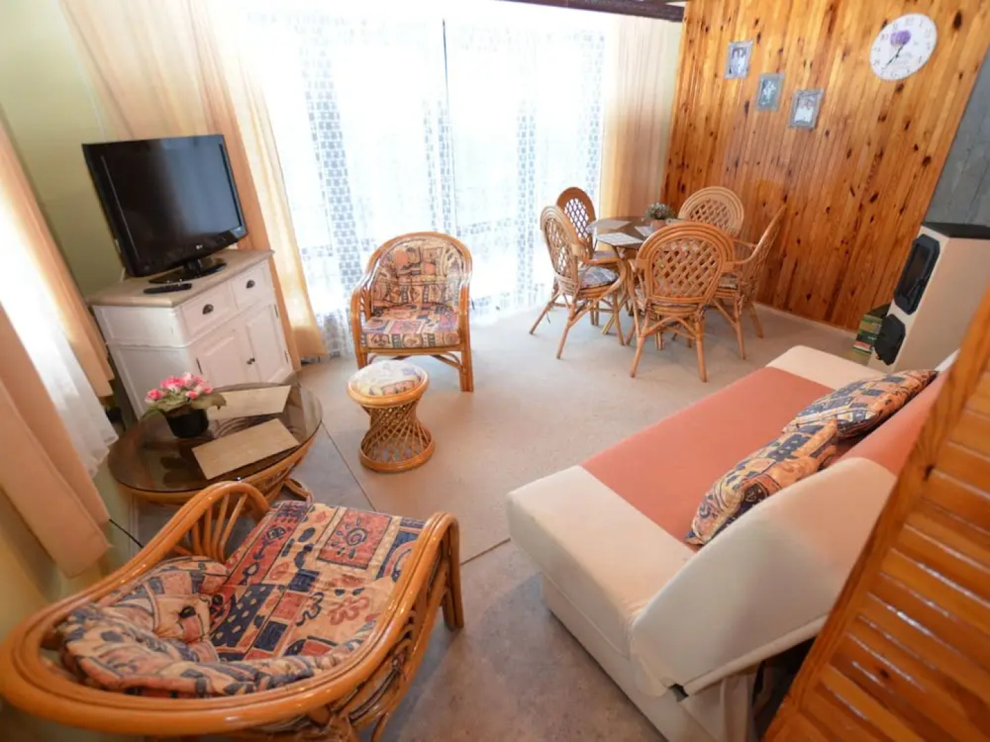 Cozy Chalet in Pilsen With Swimming Pool, Garden, Balcony