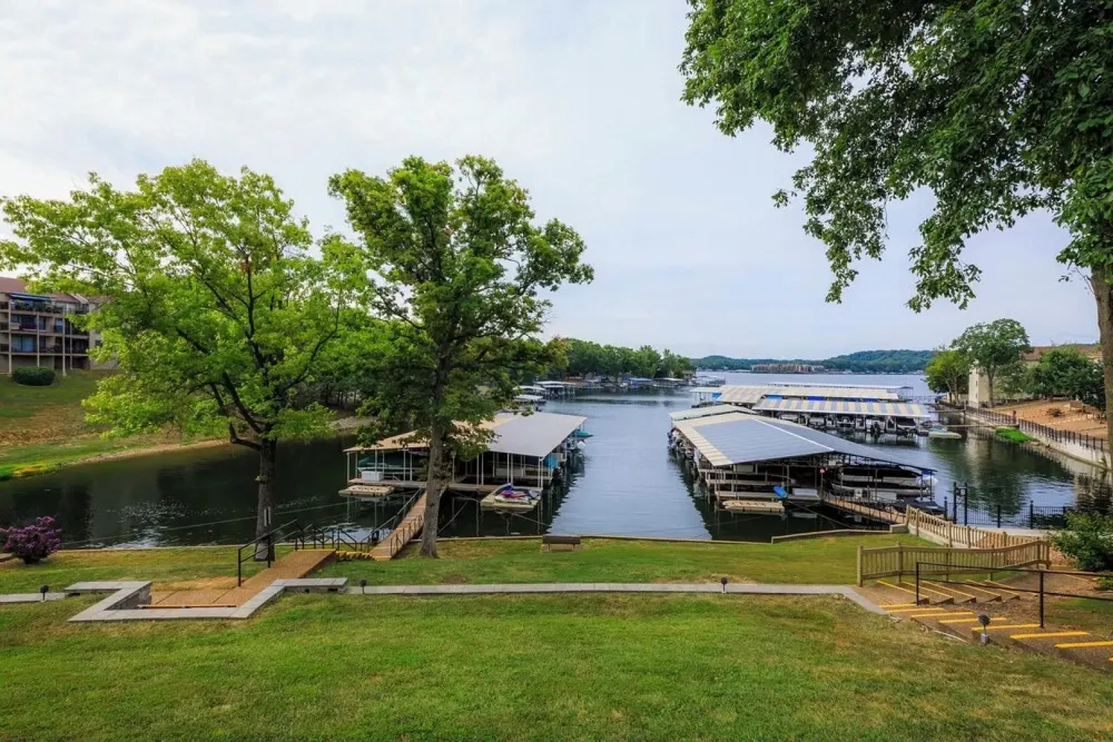 Pool Days & Water Fun Await: Lake Ozark Escape!