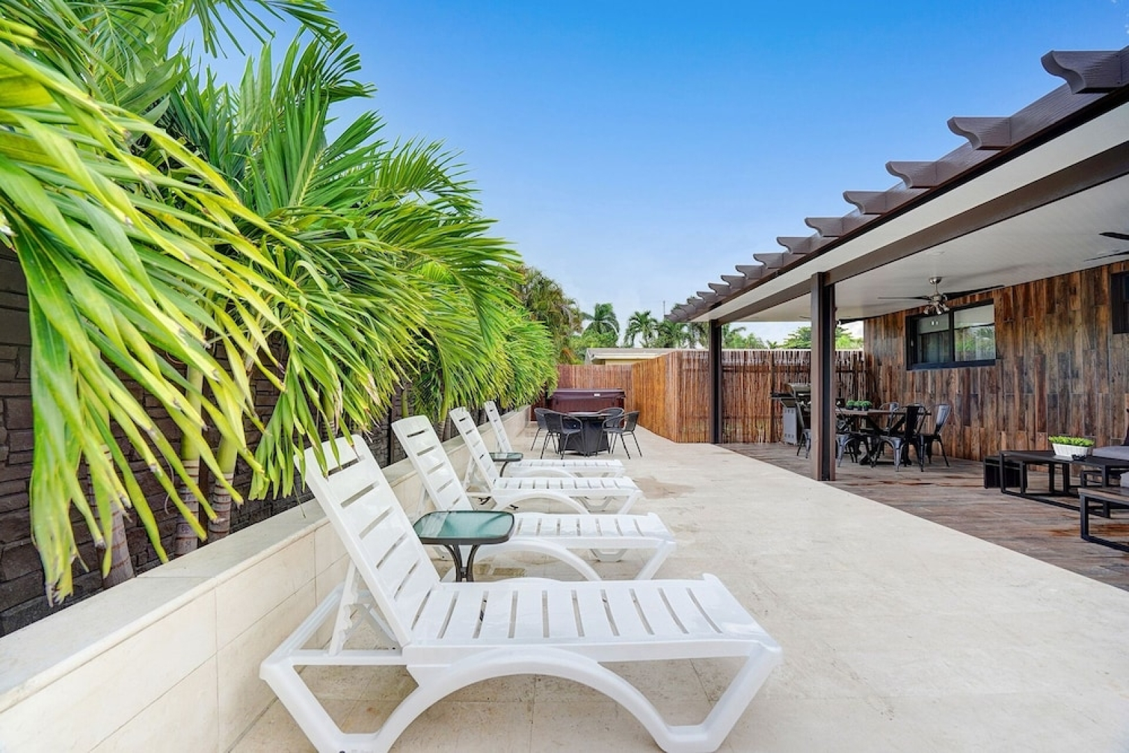 Modern 4BR with Basketball & Hot tub