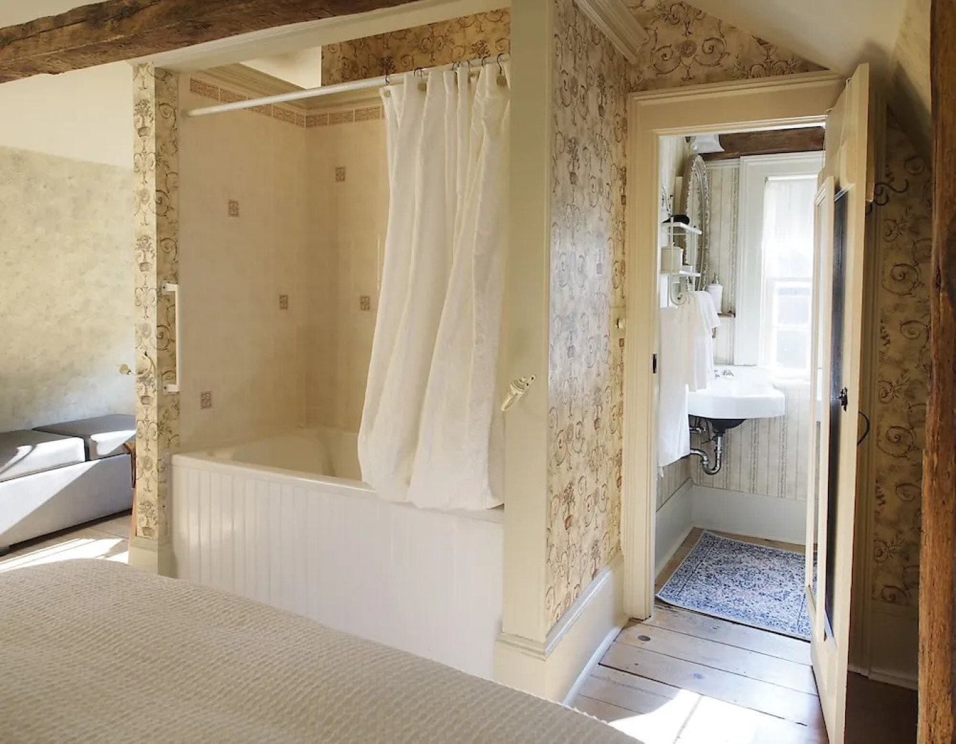 The Deacon & James Pharmacy B&B