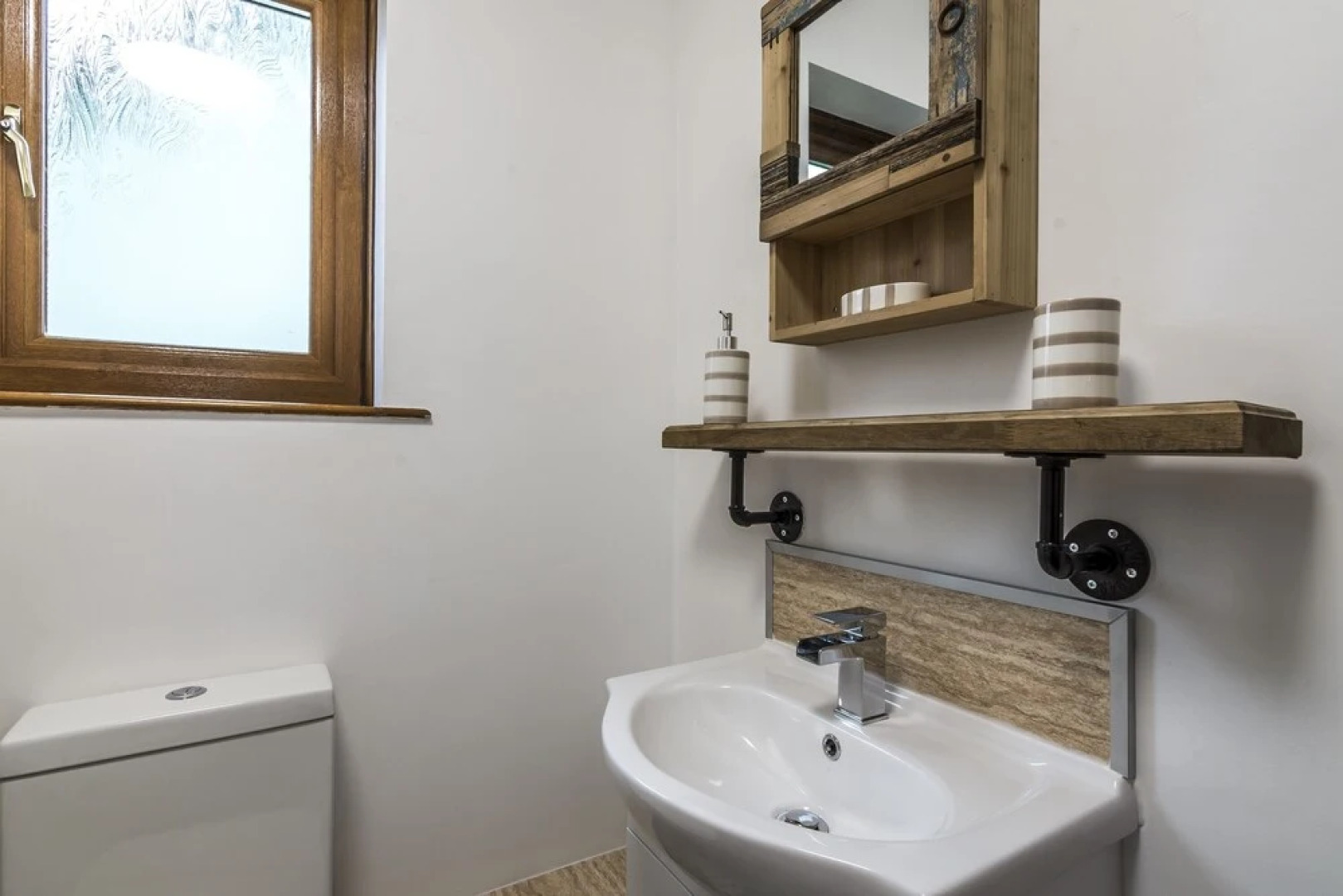 Field View - 3 Bedroom Holiday Home