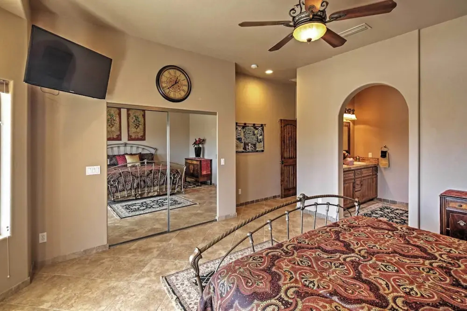 < 2 Mi to Lake Havasu: Spacious Home w/ Patio!