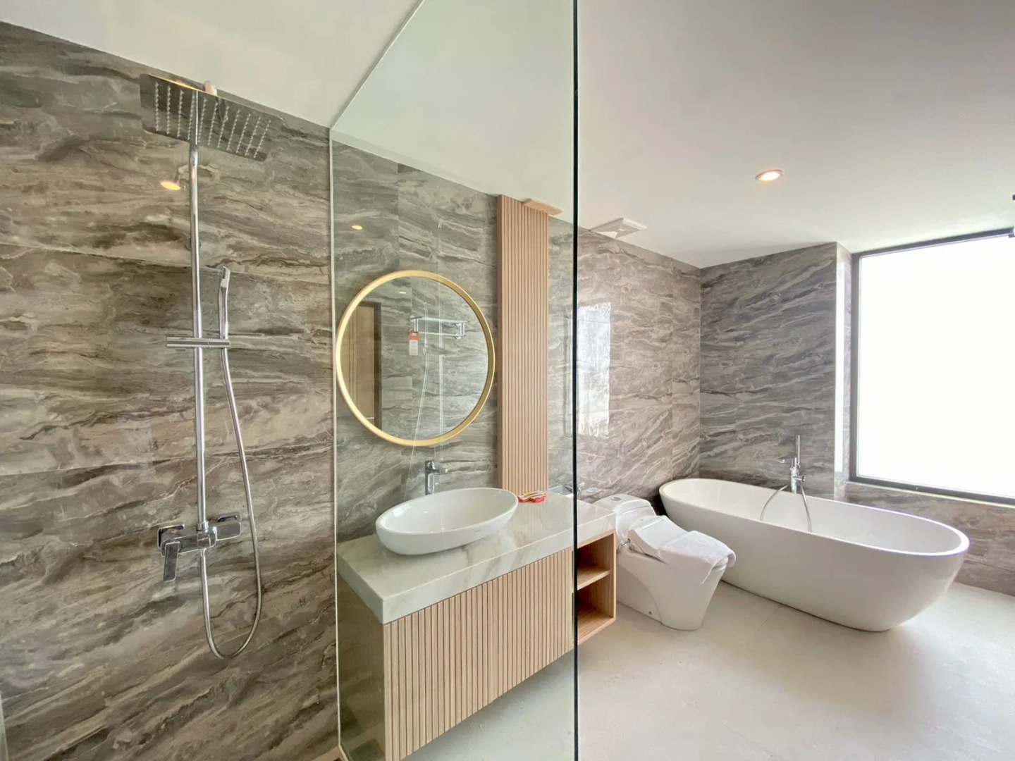 Front One King Hotel Tuban