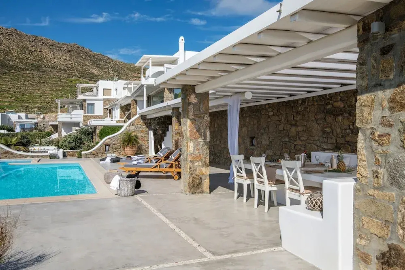 Luxury Villas  by Live&Travel