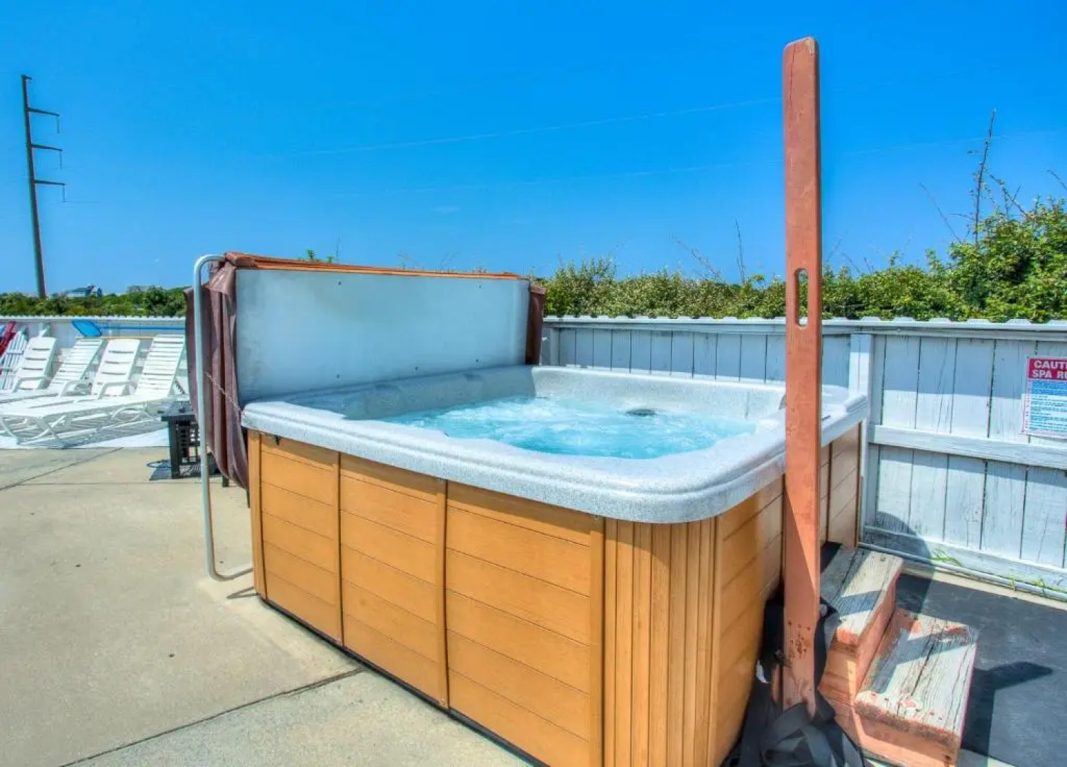 6170 - Poolside Paradise