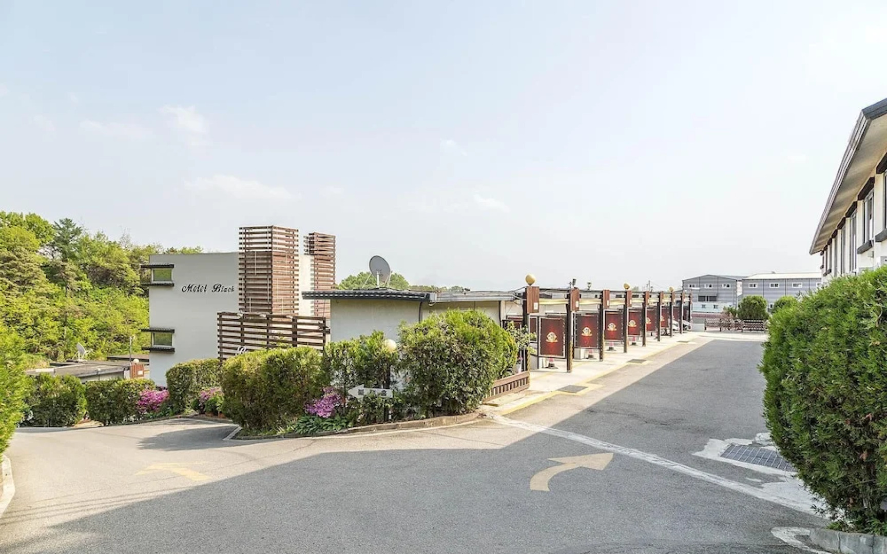 Eumseong Black and White