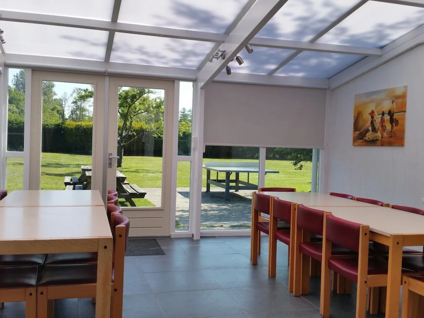 Detached holiday home with extra facilities near the sea