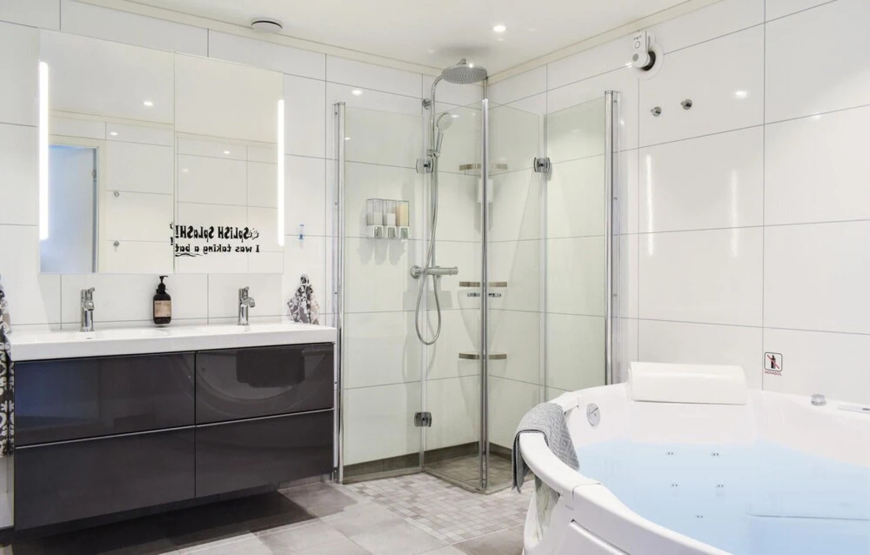 Stunning Apartment in Strandebarm With 2 Bedrooms and Wifi