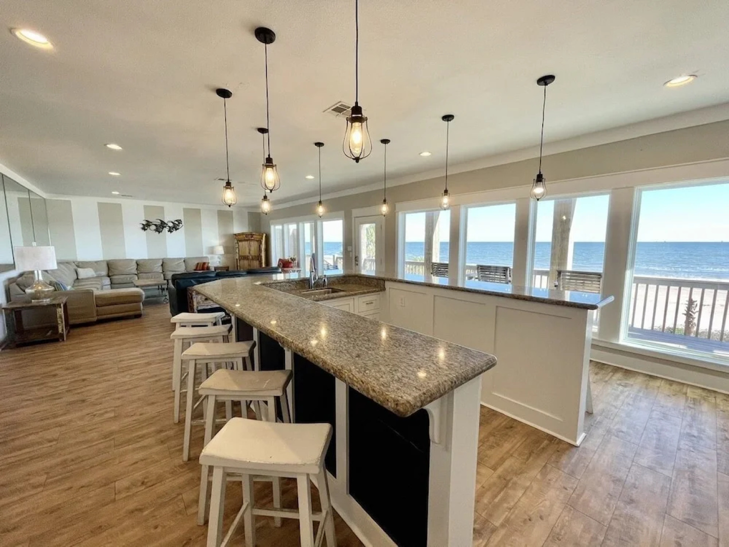 23 Yards To The Sea 6 Bedroom Home by Redawning
