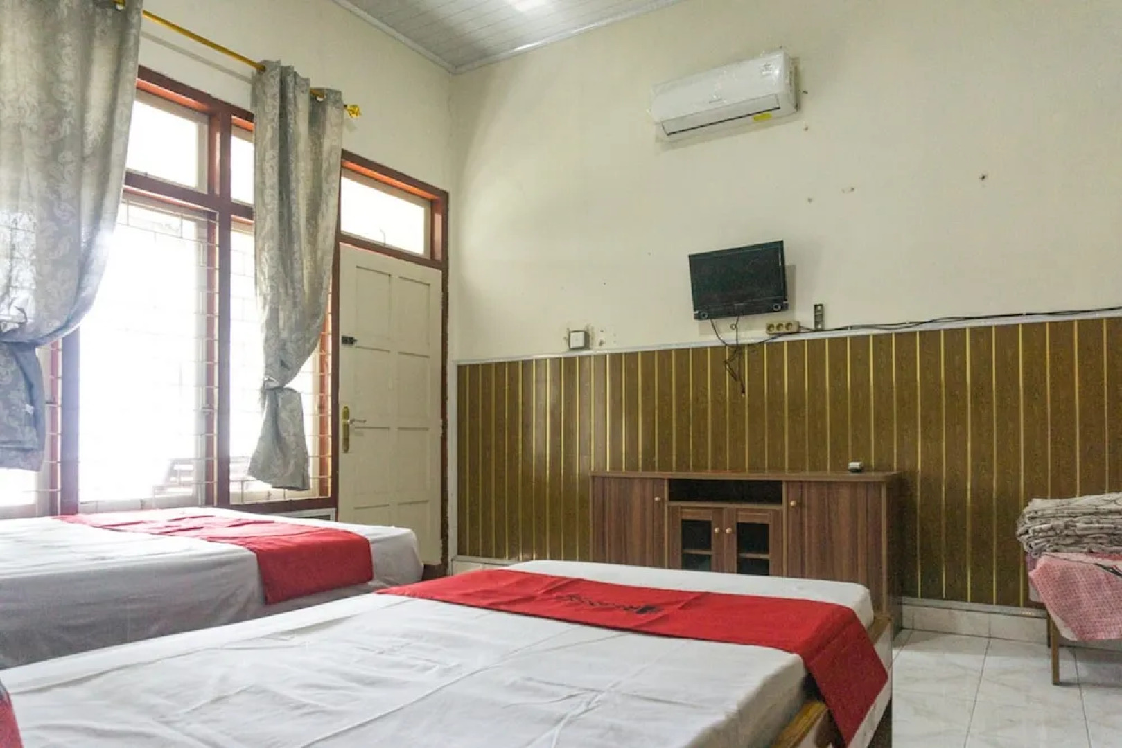 RedDoorz @ Taliwang Sumbawa Barat