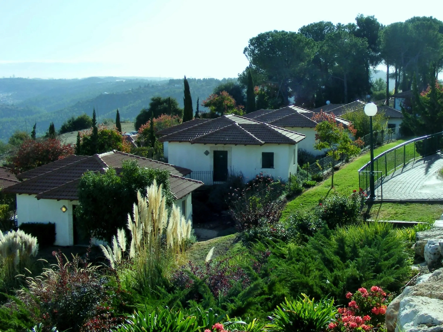 Shoresh Green Hills Family Suites Hotel