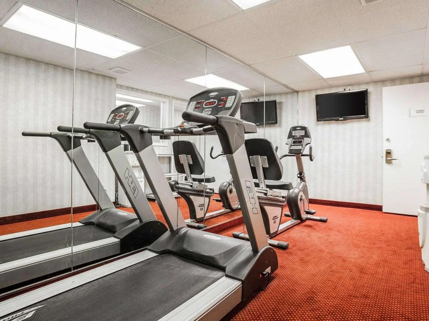 Quality Inn & Suites Des Moines - Merle Hay Road