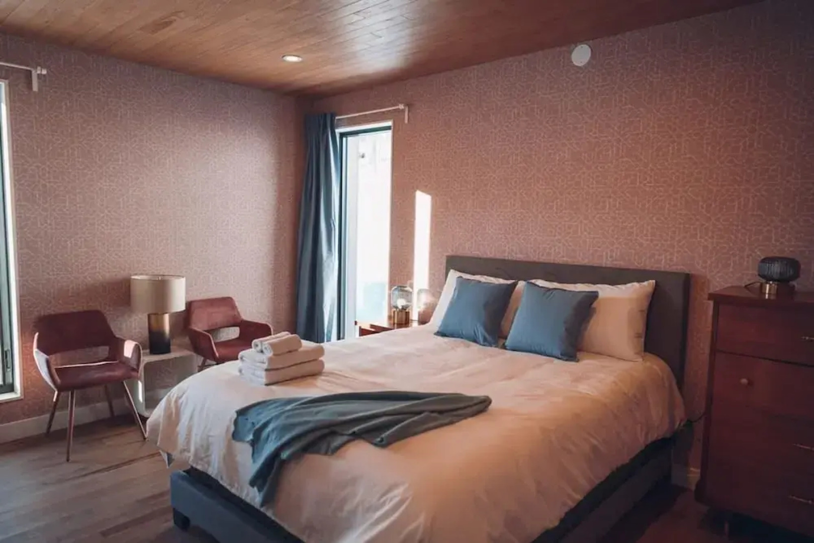 Lakeview Mid Century Luxury Cottage Citq 311414