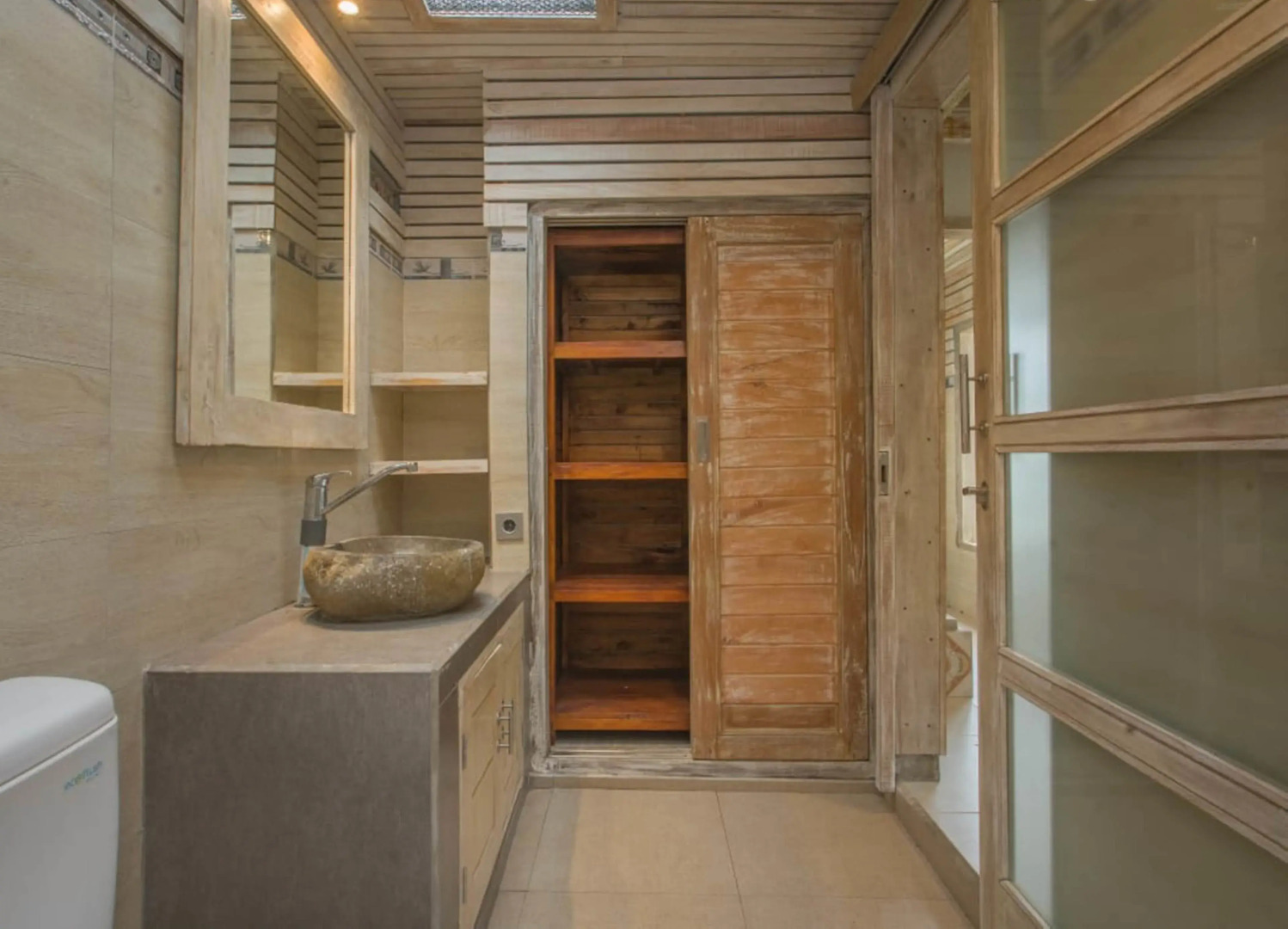 Uma Caming Villas & Gym