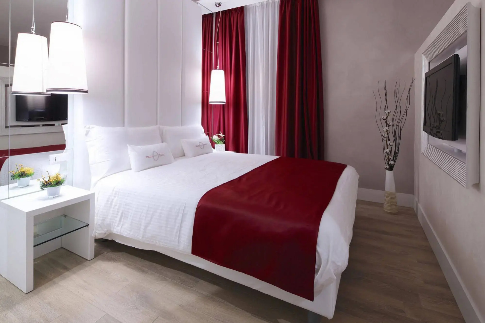 Tullia e Prisca Relais