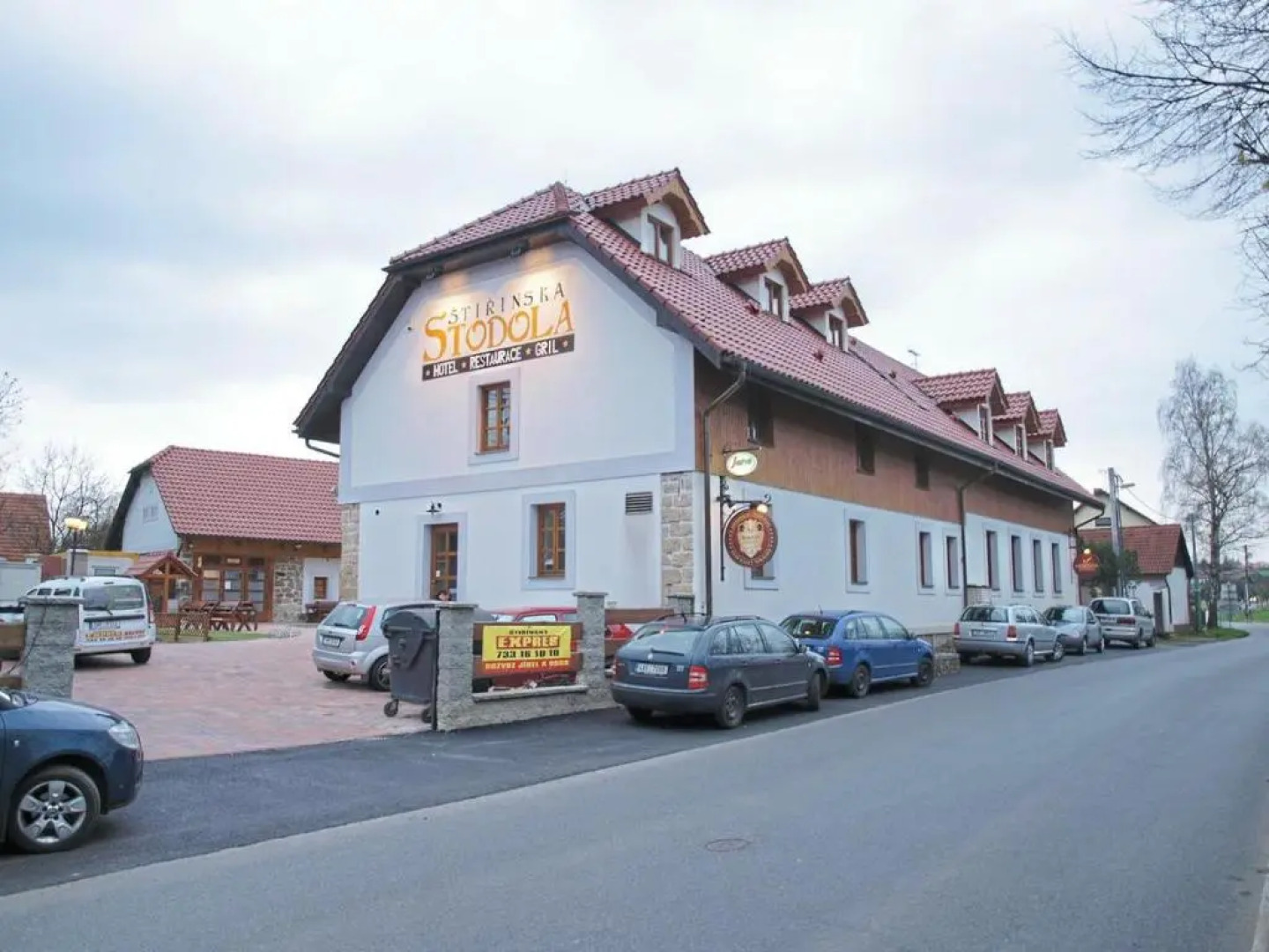 Štirínská stodola u Prahy