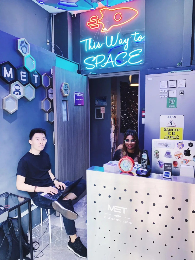 Met A Space Pod @ Arab Street