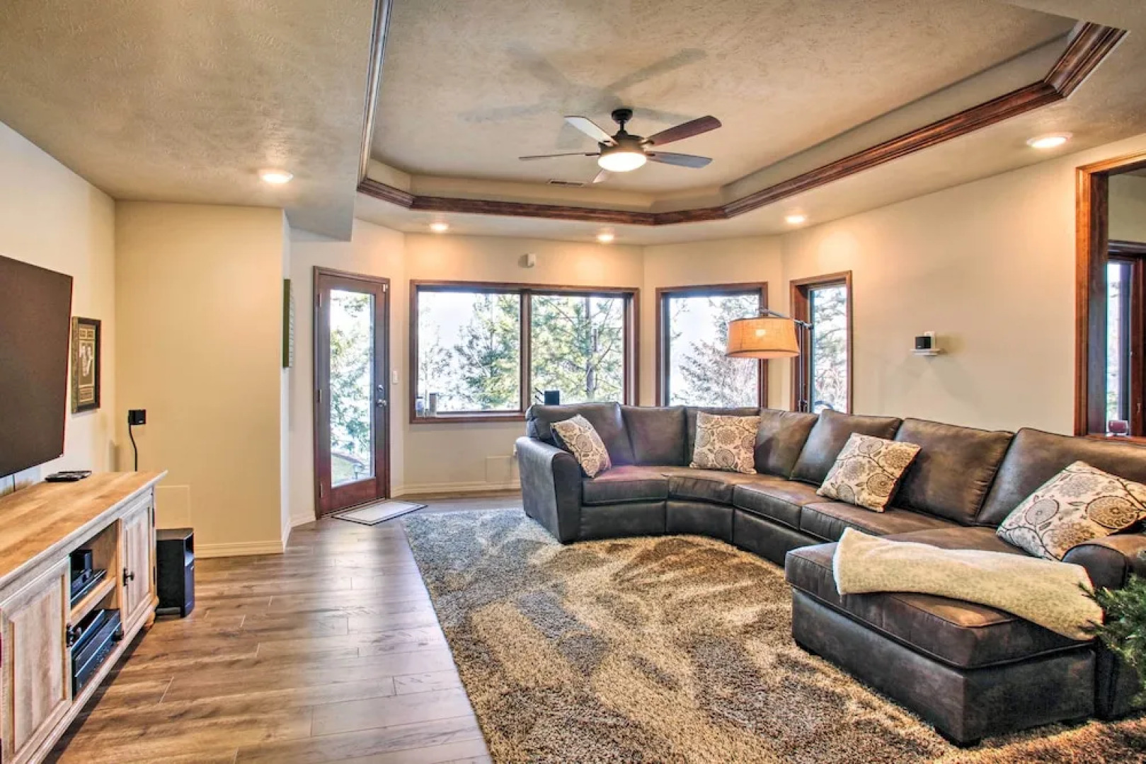 Luxurious Liberty Lake Hideaway w/ Hot Tub!