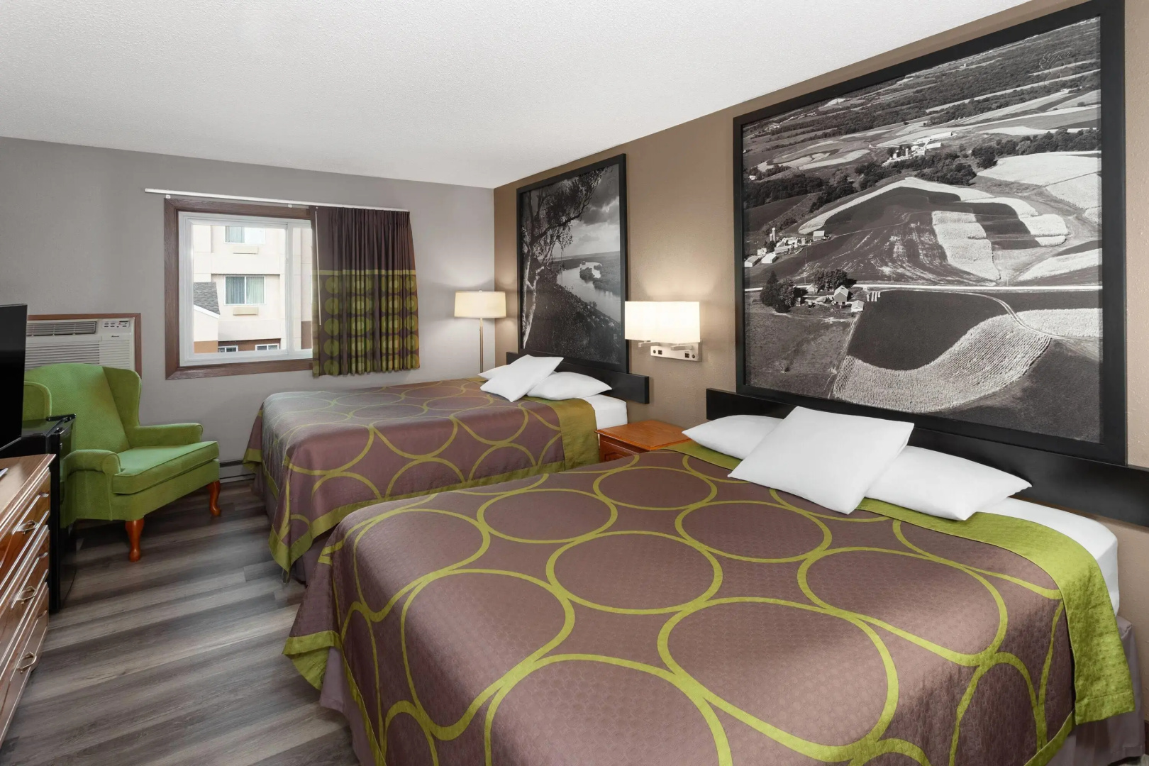Super 8 by Wyndham Green Bay Near Stadium