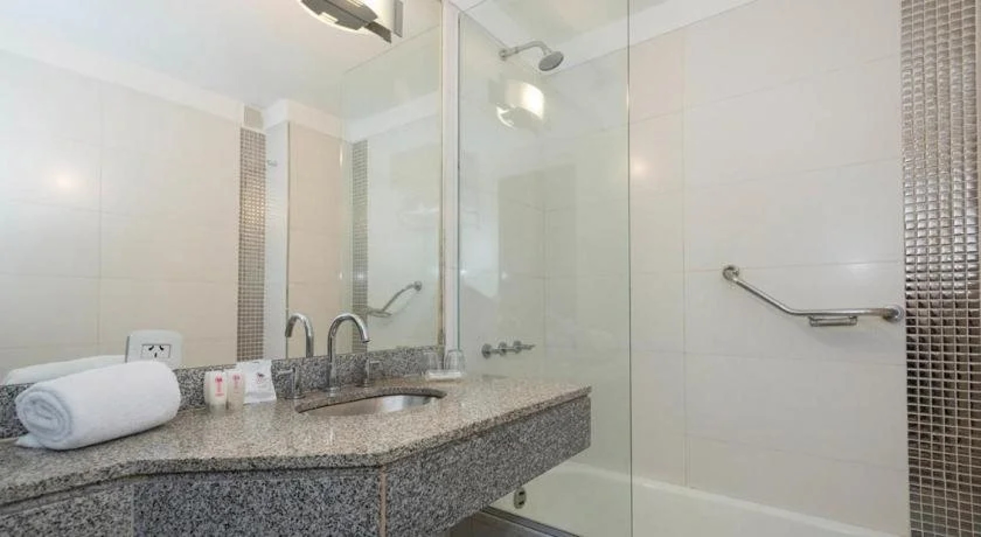 Urquiza Apart Hotel & Suites