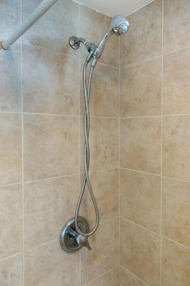 Waikiki Banyan - Ocean View Tower 1 Suite 2214