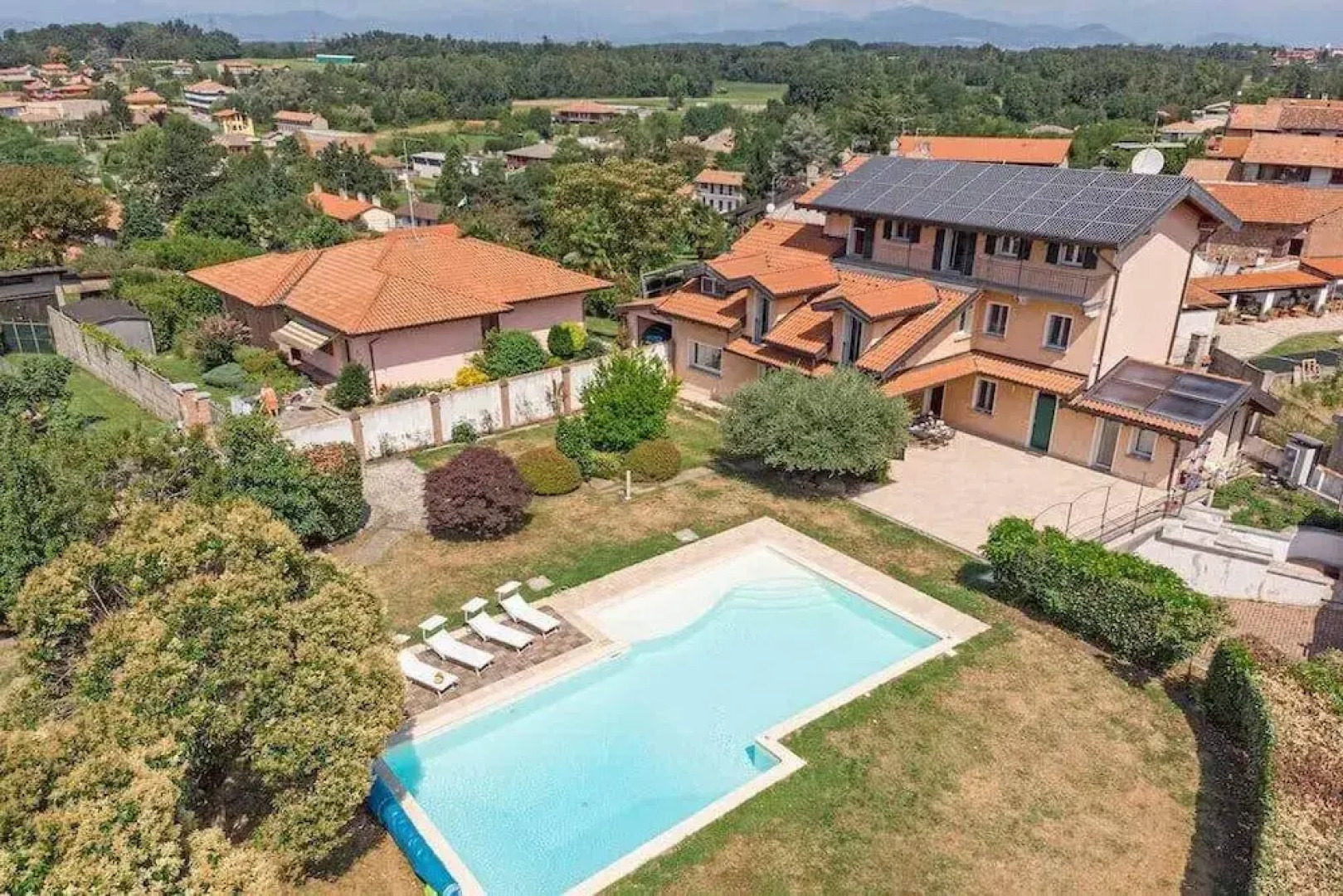 Villa Near Milan With Swimming Pool