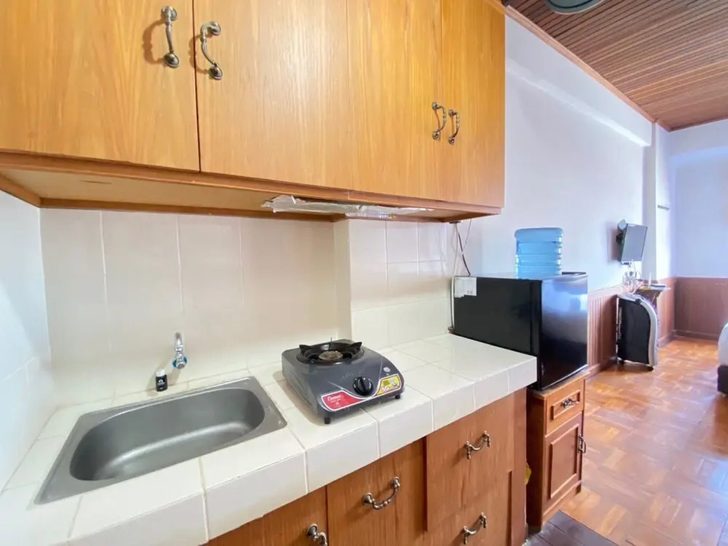 Cozy & Artistic Studio at Pinewood Jatinangor Apartment