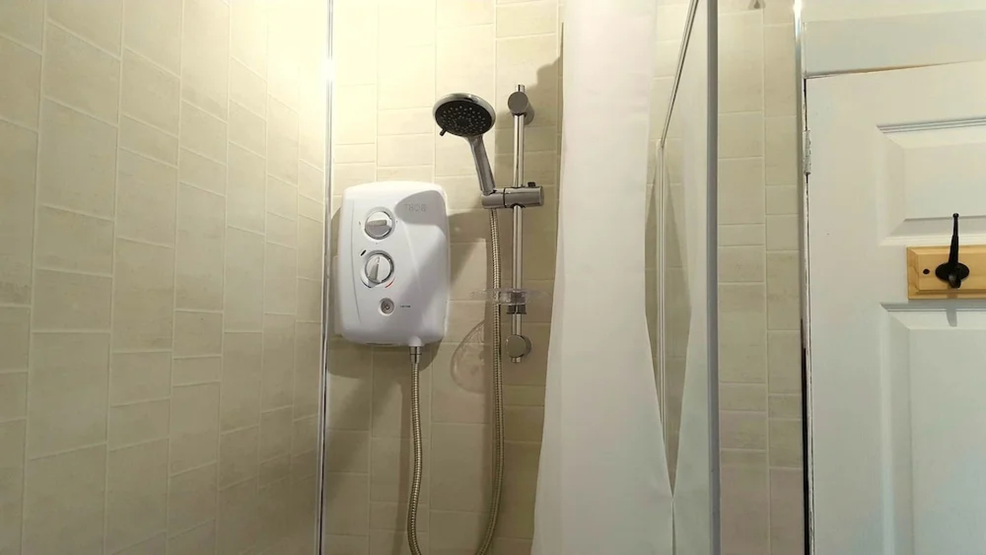 Dragon - Wellhall House 2 Bedroom Home