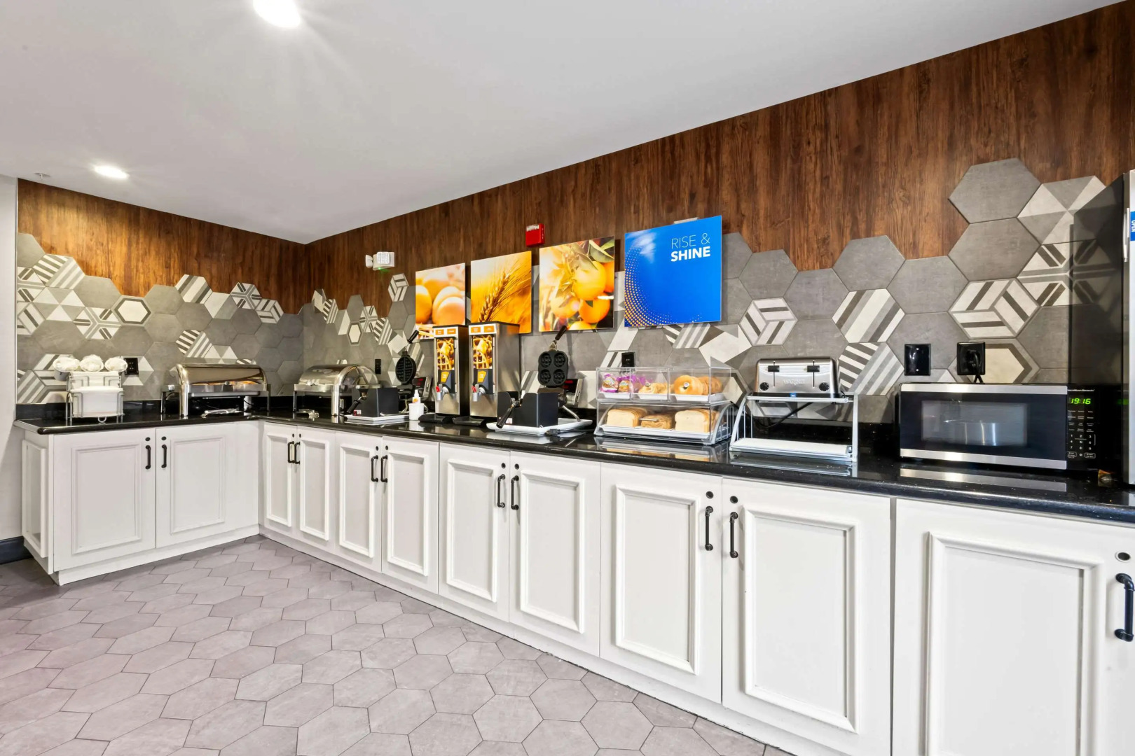 Comfort Suites Airport