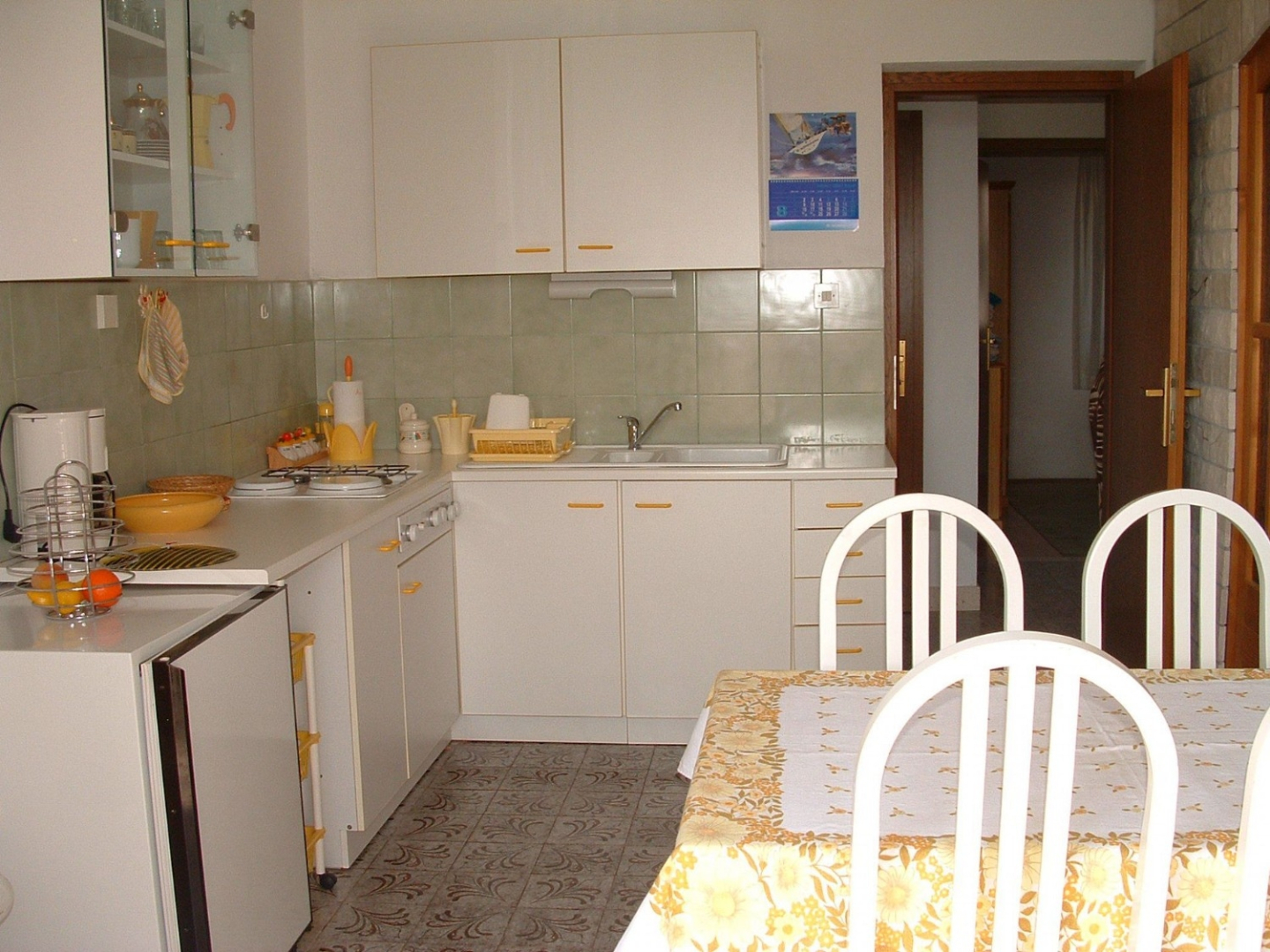 Apartment Sim - 130 m from sea: A1 Zuti Bol, Island Brac