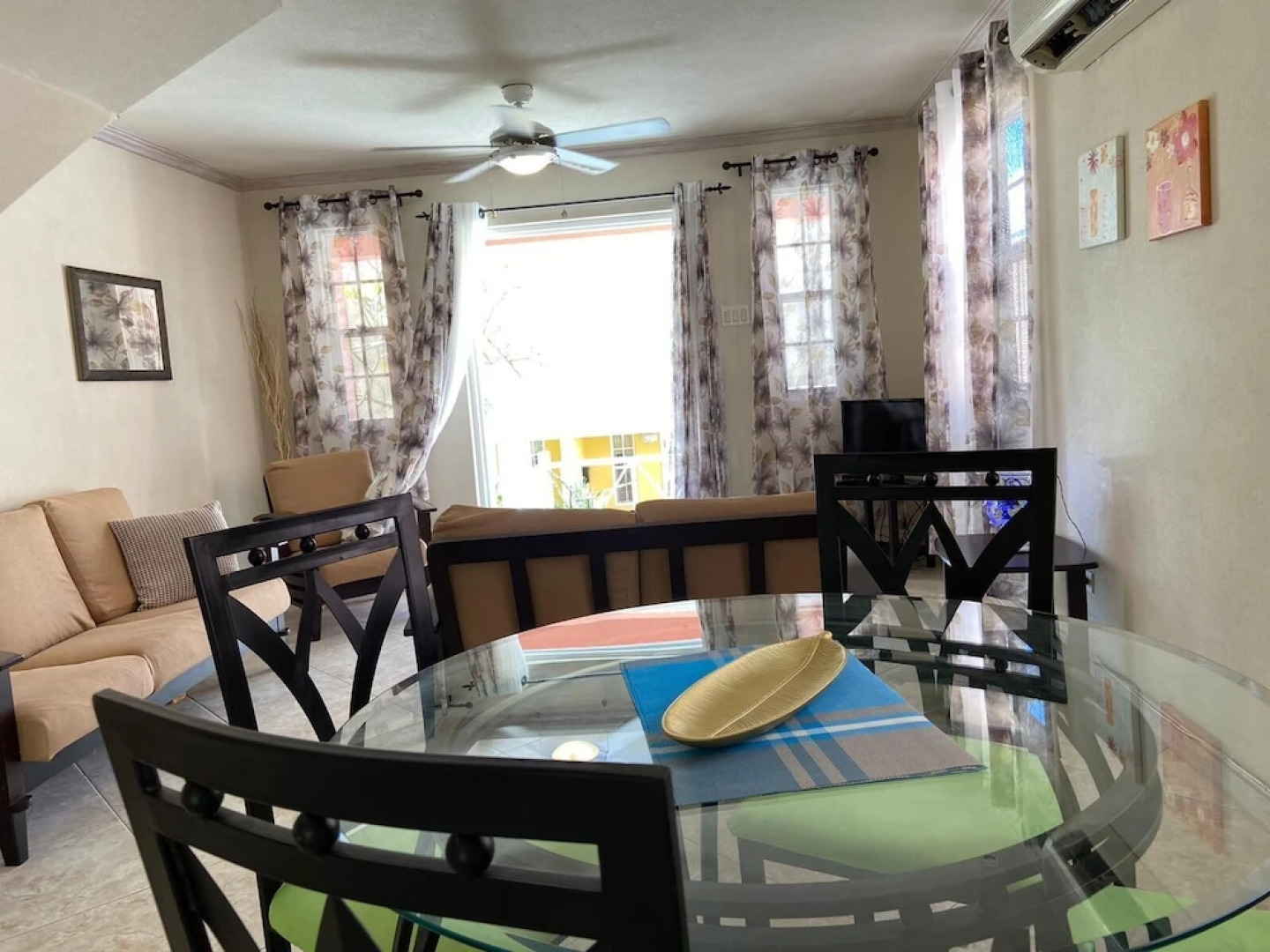 Inviting 2-bed Apartment West Coast Private