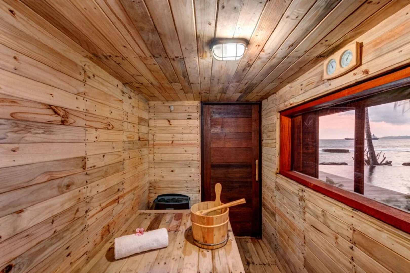 Villa Manis Beachfront