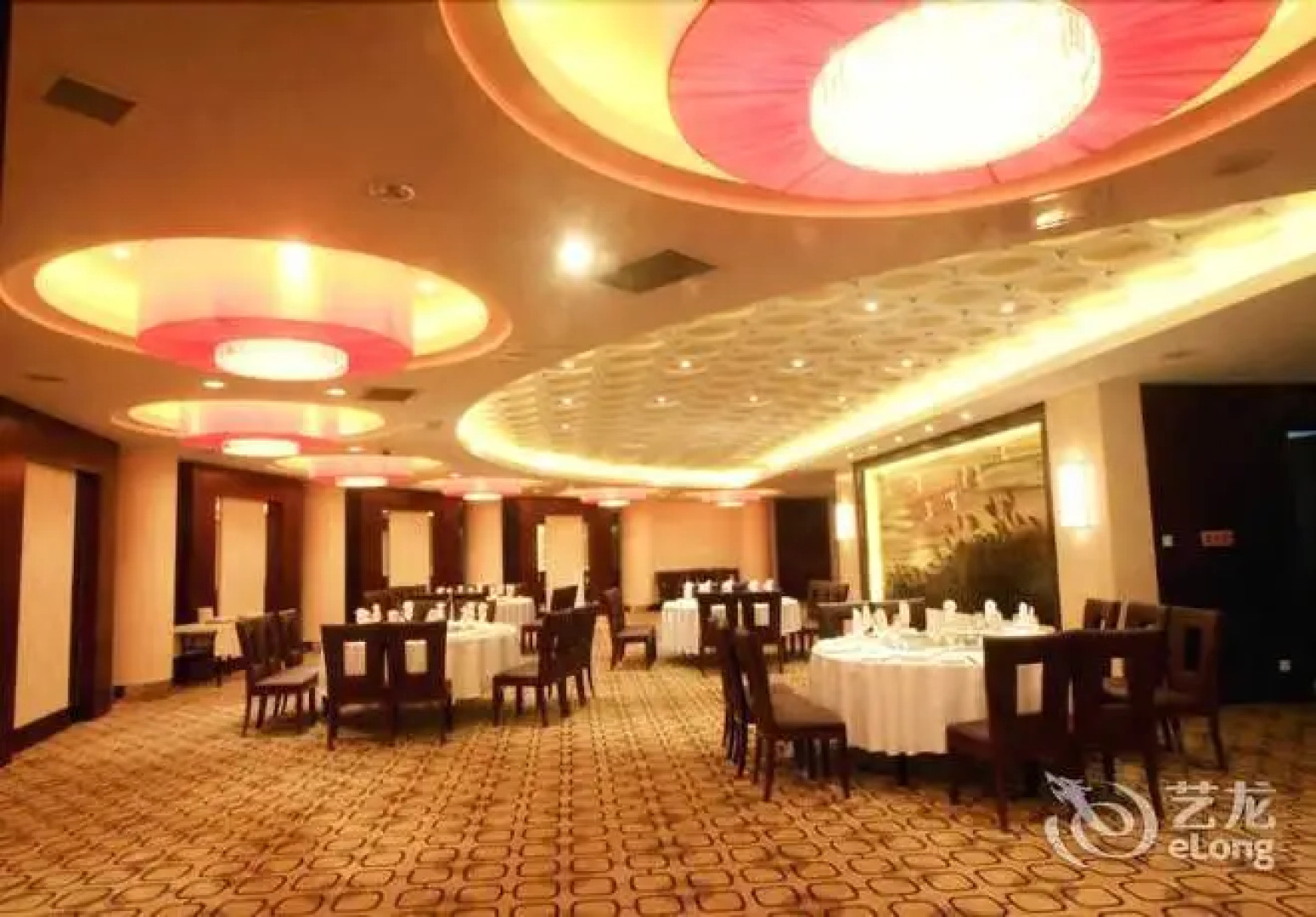 Lakeside Camphor Tree Hotel