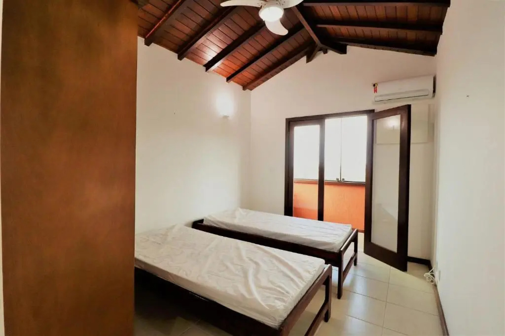 Maravilhosa casa com 8 st em geribá