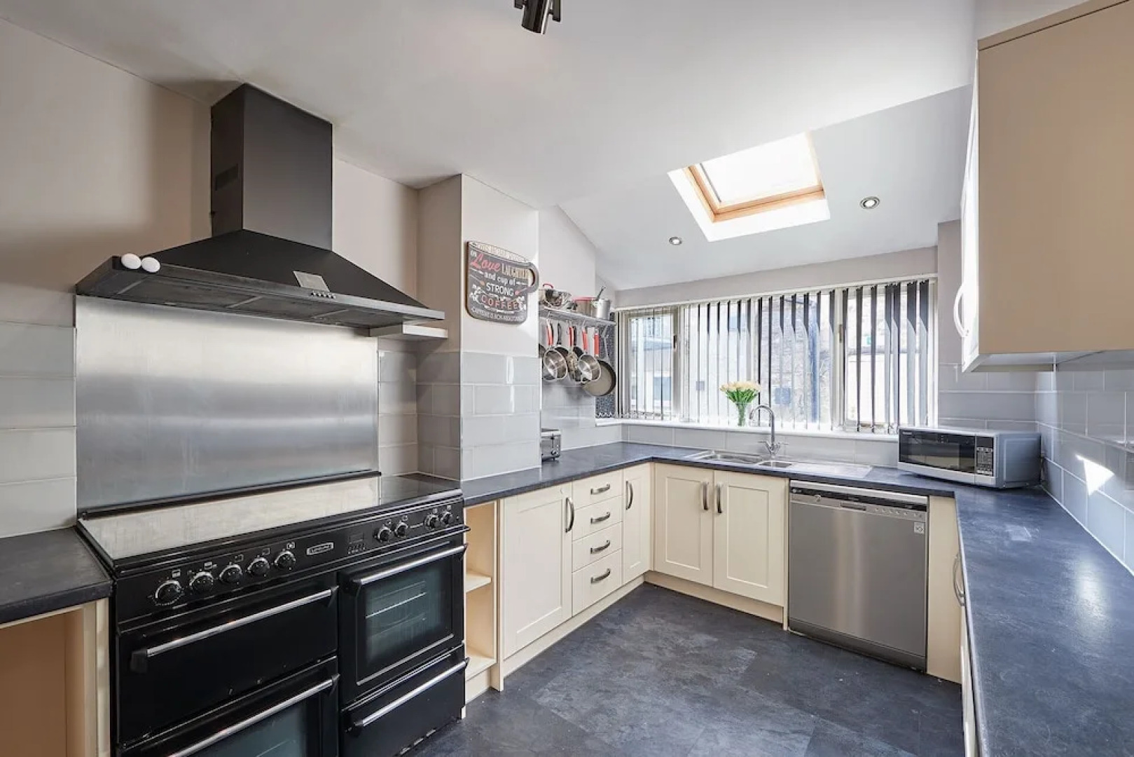 Host Stay Rosedale House