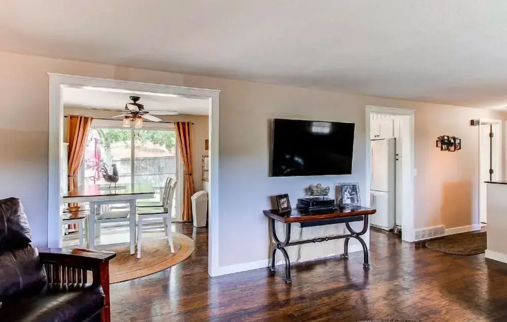 Hidden Valley Retreat. Foothill views. Large Yard!