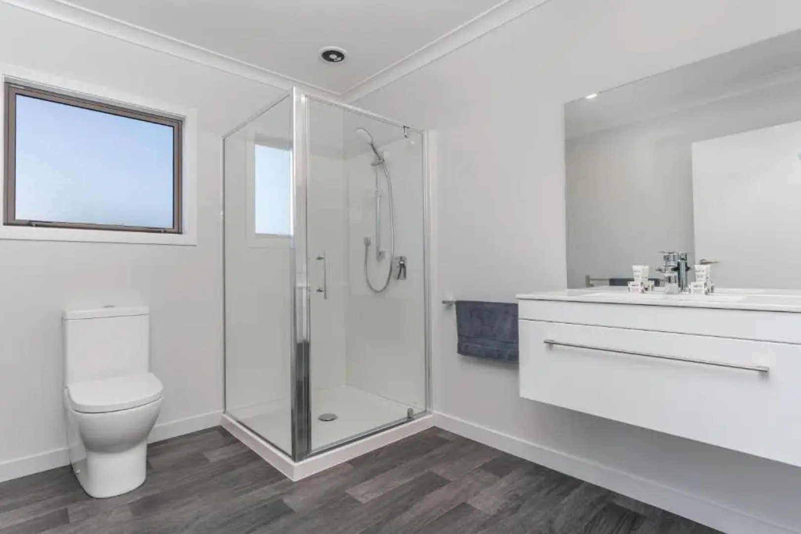 Kaka Point Views Apartment 2