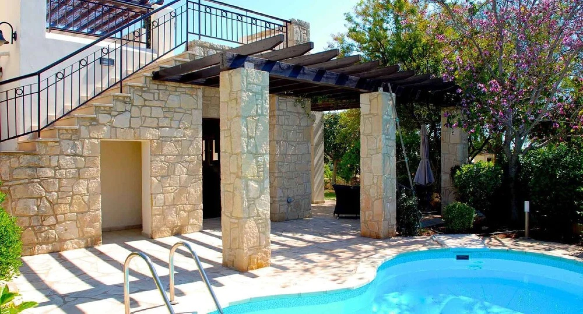 3 bedroom Villa Omodos HG14 with private kidney pool and roof terrace with golf views, Hestiades Greens on Aphrodite Hills Resort