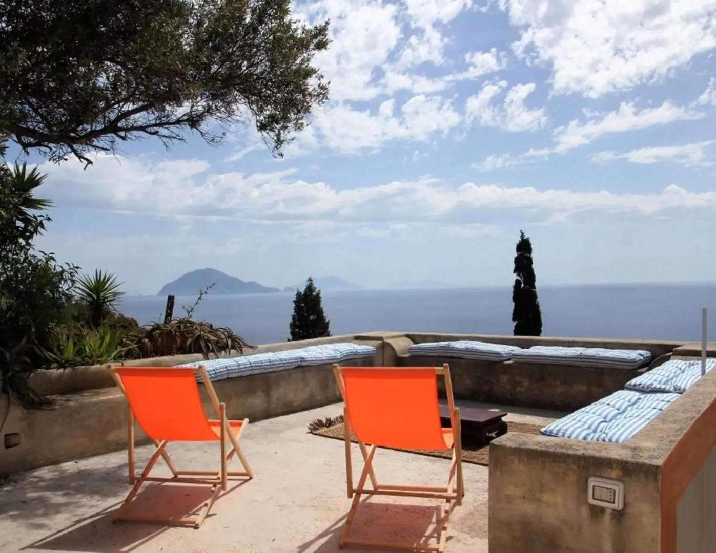 Alicudi Giardino dei Carrubi