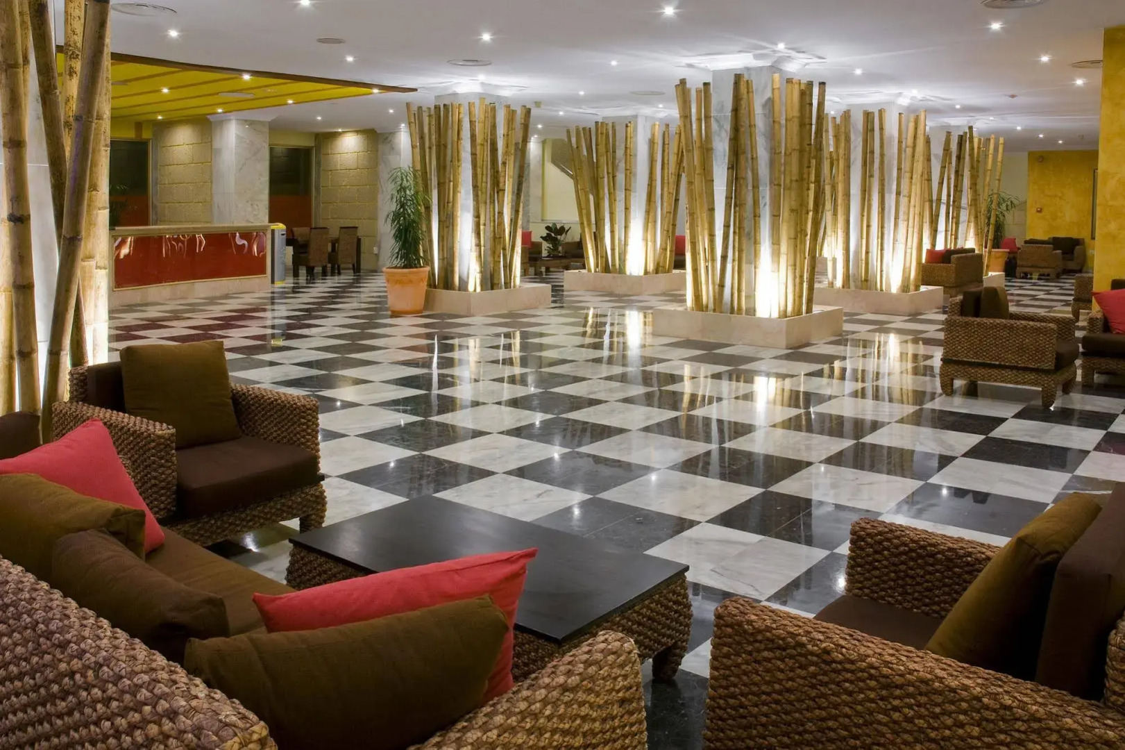 Apartamentos Pirámides