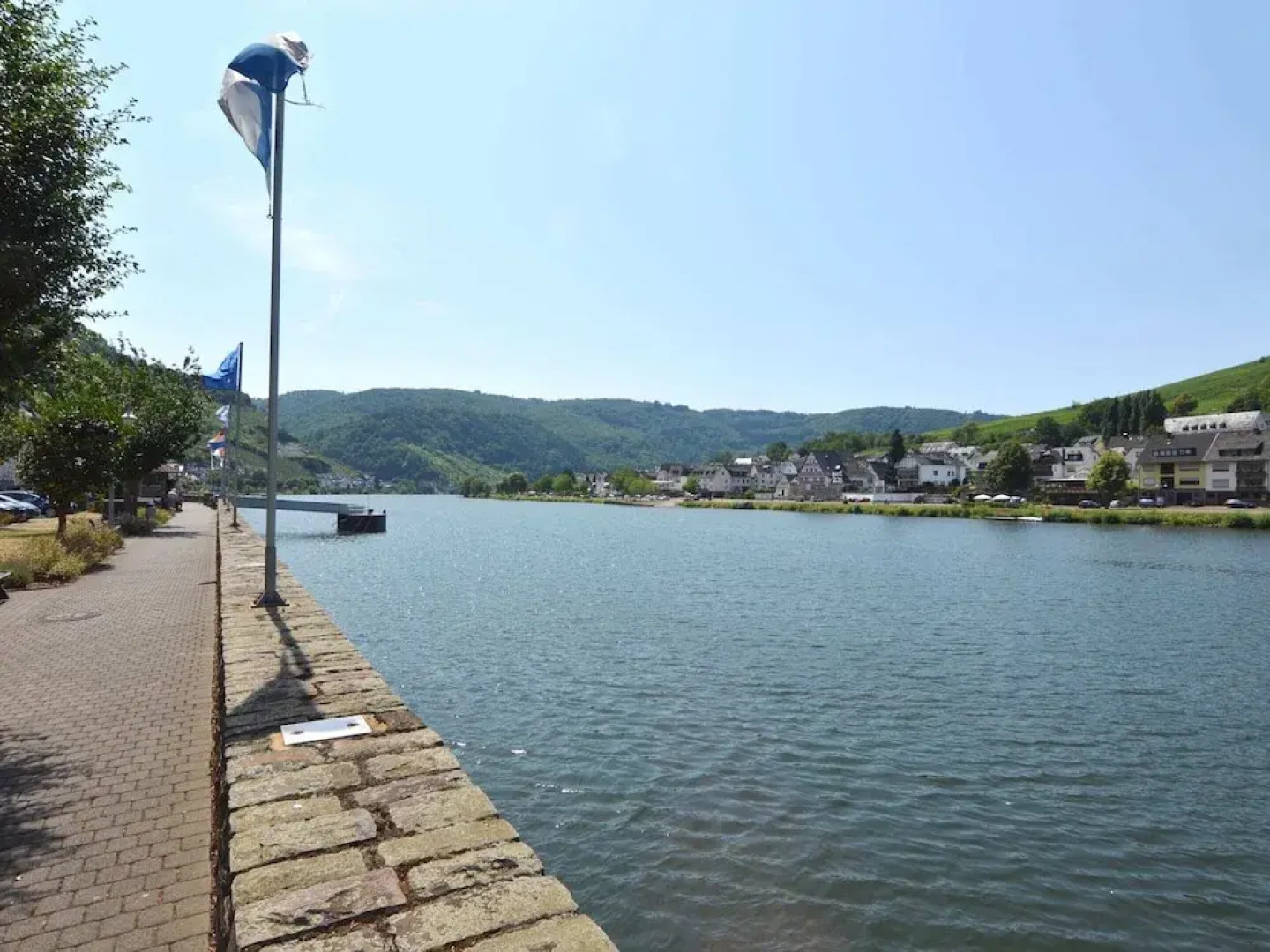 Lovely Modern Apartment, Near the Mosel, Shops and Restaurants