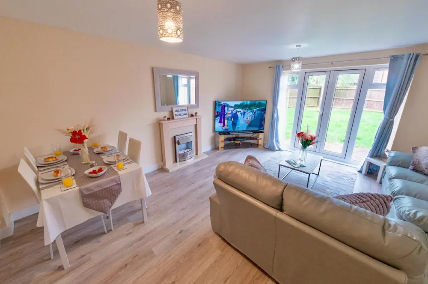 Cosy Home-sleeps 5- Private Garden- Free Parking