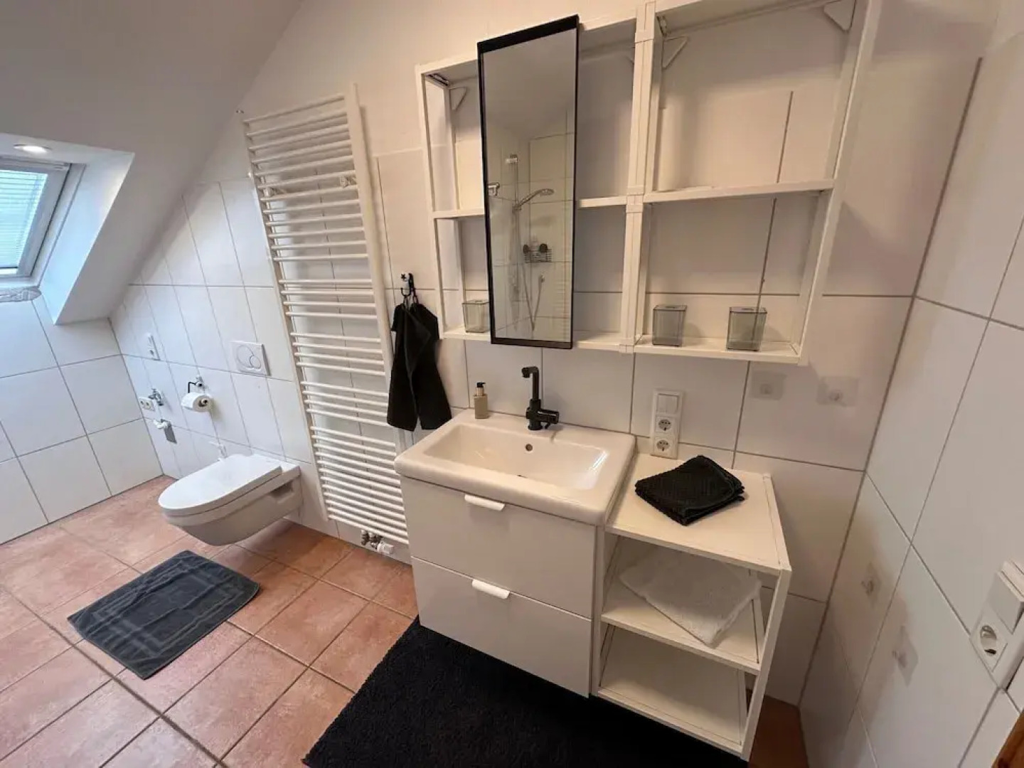 Cozy Apartment With Fireplace and Balcony