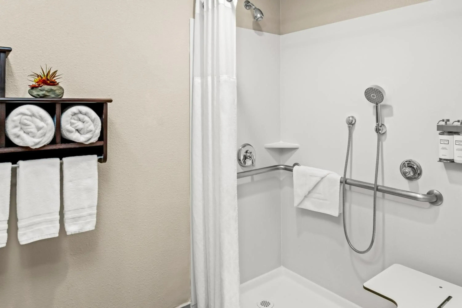 Yosemite Southgate Hotel & Suites