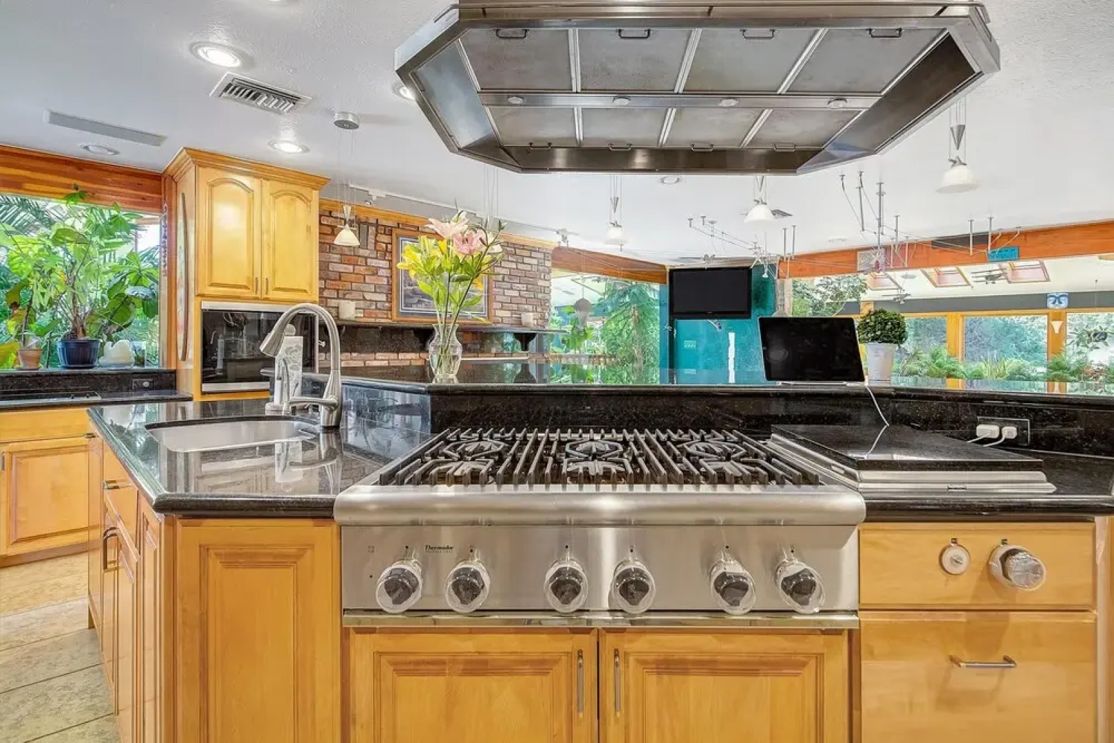 Stunning One of a Kind Tropical Zen Paradise!