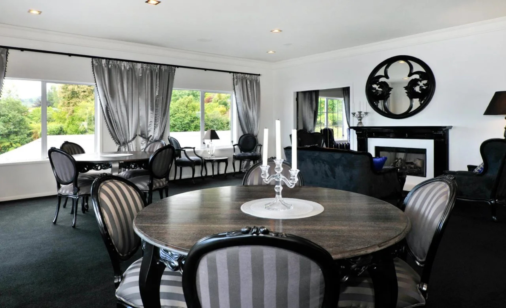 Black Swan Lakeside Boutique Hotel